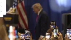 ဒေါ်လာ ၄၀၀ တန် Trump ရွှေရောင် ရှူးဖိနပ်