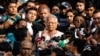 Ekonom penerima Hadiah Nobel, Muhammad Yunus, memberi keterangan pers setelah divonis hukuman penjara enam bulan atas pelanggaran undang-undang ketenagakerjaan, 1 Januari 2024. (Foto: Mohammad Ponir Hossain/Reuters)