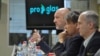 Sudija Miodrag Majić, glumac Dragan Bjelogrlić i pisac Gojko Božović govore na konferenciji za štampu inicijative "Proglas", u Medija centru u Beogradu, 17. aprila 2024. (Foto: FoNet/Medijacentar)