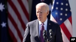 Presiden AS Joe Biden berbicara dalam konferensi pers yang digelar di Taman Mawar di Gedung Putih, Washington, pada 25 Oktober 2023. (Foto: AP/Manuel Balce Ceneta)