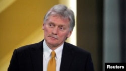 FILE: Juru bicara Kremlin Dmitry Peskov menghadiri konferensi pers tahunan Presiden Rusia Vladimir Putin di Moskow, Rusia 14 Desember 2023. (Alexander Zemlianichenko/Pool via REUTERS)