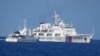 Kapal Penjaga Pantai China diduga menghalangi kapal Penjaga Pantai Filipina di Laut China Selatan yang disengketakan, 30 Juni 2023. (Foto: via Reuters)