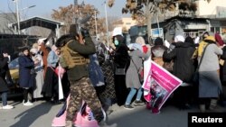 نمایندگان ایالات متحده و طالبان در ۲۹ فبروری ۲۰۲۰ توافقنامه دوحه را پس از نزدیک به یک‌ونیم سال، گفتگو و مذاکره امضا کرده و بر اساس آن، نیروهای بین‌المللی پس از ۲۰ سال، افغانستان را ترک کردند.