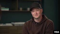 Андрій Хливнюк, музикант, вокаліст, продюсер. Зараз поєднує службу на південному фронті й роботу в "Бумбокс" з метою забезпечення Сил Оборони України різними засобами, від дронів до авто.