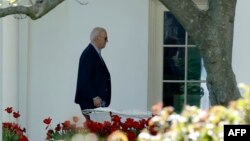Состанокот се случува кога Израел размислува за напад врз ирански цели како одговор на иранското лансирање на бараж беспилотни летала и балистички ракети минатиот викенд против Израел