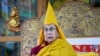 Dalai Lama berbicara pada pertemuan publik dalam rangka 'Chotrul Duechen' atau "Hari Persembahan", hari bulan purnama di bulan pertama Tahun Baru Tibet, di kuil Dalai Lama di Dharamsala. (Foto: AFP)