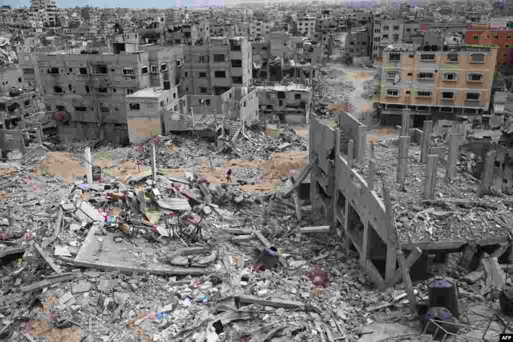 Kawasan di Khan Yunis, Jalur Gaza selatan yang hancur di tengah konflik Israel dengan kelompok Islam Palestina, Hamas, 2 Mei 2024.