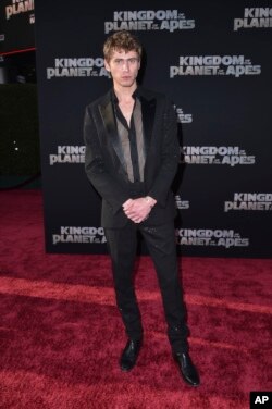 Owen Teague di pemutaran perdana "Kingdom of the Planet of the Apes," 2 Mei 2024, di Los Angeles. (dok: Richard Shotwell/Invision/AP)