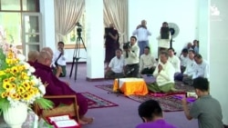 ပဲခူးမြို့ ဝင်းနိမ္မိတာရုံကျောင်းတိုက်မှာ စစ်ကောင်စီအကြီးအကဲ ဗိုလ်ချုပ်မှူးကြီး မင်းအောင်လှိုင်ရဲ့ တောင်းပန်စာကို သာသနာရေးဝန်ကြီးဌာန ပြည်ထောင်စုဝန်ကြီး ဦးတင်ဦးလွင်က ဖတ်ကြားအပြီးတွေ့ရစဉ် (ဇွန် ၂၄၊ ၂၀၂၄)
