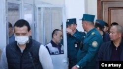 Buxoro, 17-mart, 2023: Shu kungacha jami 61 qoraqalpoq sudlanib, qamoqqa va shartli jazoga mahkum etildi. Bu suratda jurnalist Esimqan Qanaatov 5 yilga ozodlikni cheklash jazosi bilan sud zalida ozod etilmoqda. 