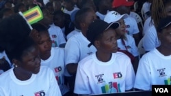 Abanye abatsha basekela uMongameli Emmerson Mnangagwa ukuba eqhubeke esembusweni