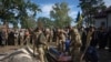 Pemakaman Letnan Kolonel Vitali Baranov, komandan batalion 206 pertahanan teritorial tentara Ukraina, di Katiuzhanka dekat Kyiv, Ukraina, 11 Oktober 2023.