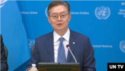 한국의 황준국 주유엔 대사가 3일 뉴욕 유엔 본부에서 안보리 6월 의장 자격으로 기자회견을 열고 북한인권 관련 회의 개최 계획을 밝혔다.