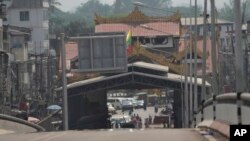 မြန်နာနိုင်ငံ၊ မြဝတီခရိုင်ထဲက ထိုင်း-မြန်မာ ချစ်ကြည်ရေးတံတားအမှတ် (၁) စစ်ဆေးရေးဂိတ် (ဧပြီ ၁၂၊ ၂၀၂၄)