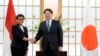 Menlu RI Retno Marsudi (kiri) dan Menlu Jepang, Yoshimasa Hayashi, berjabat tangan menjelang pertemuan mereka di Tokyo, Senin, 6 Maret 2023. (AP/Eugene Hoshiko)