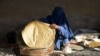 تشبثات کوچک؛ یگانه منبع اقتصادی برای زنان افغان که با محدودیت‌های طالبان معروض اند
