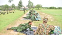 တနင်္သာရီတိုင်းစစ်ဘေးရှောင်တွေ စစ်သားစုဆောင်းခံနေရ