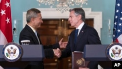 Secretary of State Antony Blinken, right, shakes hands with Singapore's Foreign Minister Vivian Balakrishnan, after a news conference at the State Department, Friday, June 16, 2023, in Washington. (AP Photo/Jacquelyn Martin)
