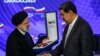 Presiden Venezuela Nicolas Maduro dan Presiden Iran Ebrahim Raisi saat mereka bertemu di Istana Miraflores, di Caracas, Venezuela 12 Juni 2023. (Foto: Reuters)
