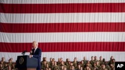 Presiden AS Joe Biden berbicara di pangkalan militer Elmendorf-Richardson di Anchorage, Alaska, pada 11 September 2023, dalam rangka memperingati 22 tahun serangan teroris 11 September. (Foto: AP/Evan Vucci)