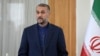 Menteri Luar Negeri Iran Hossein Amirabdollahian memberikan keterangan pers di Teheran (foto: dok). 