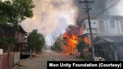 မွန်ပြည်နယ် ကျိုက်မရောမြို့နယ် ဓမ္မသကျေးရွာ မီးလောင်ကျွမ်းနေစဉ် (မတ် ၂၇၊ ၂၀၂၄)