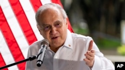 Duta Besar Filipina untuk AS, Jose Manuel Romualdez, berbicara dalam sebuah upacara di Manila, Filipina, pada 6 Agustus 2022. (Foto: AP/Andrew Harnik)