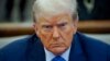 Mantan Presiden AS Donald Trump di pengadilan, tempat dia diadili karena penipuan perusahaan, 6 November 2023, di New York. (Foto: AP)