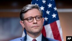 Ketua DPR AS Mike Johnson dalam konferensi pers di Capito, Washington, 2 November 2023. (Foto: (AP Photo/J. Scott Applewhite, File)