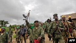 Ba soda ba mampinga ma Ekolo Congo démocratique na mboka Tcheyi na Ituri, Ituri, 23 mai 2006.