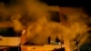 Asap mengepul dari sebuah gedung apartemen di Beirut, Lebanon, pada 2 Januari 2024, setelah ledakan terjadi dalam serangan yang menewaskan pemimpin senior Hamas Saleh Arouri. (Foto: AP/Bilal Hussein)