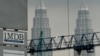 Logo 1 Malaysia Development Berhad (1MDB) terlihat di papan reklame di Kuala Lumpur. (Foto: AFP)