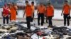 Barang-barang penumpang pesawat Lion JT 610 dikumpulkan di pelabuhan Tanjung Priok, Jakarta (30/10). 