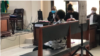 Victor Yeimo dalam persidangan di PN Kelas IA Jayapura. (Foto: Courtesy/Gustav Kawer)