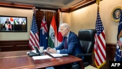 Presiden AS Joe Biden bertemu dengan sejumlah pemimpin negara yang tergabung dalam aliansi QUAD secara virtual dari Gedung Putih di Washington, pada 3 Maret 2022. (Foto: The White House/AFP)
