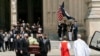 Sekey ansyen sekrete d'eta Madeleine Albright devan Katedral Nasyonal Washington nan apre fineray li, Mekredi 27 Avril 2022.