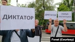 Opozicioni protest na platou ispred Skupštine Srbije uoči svečanog polaganja zakletve predsednika Srbije Aleksandra Vučića (Fonet)