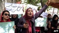 پس از مسلط شدن طالبان، زنان بیشترین اعتراضات مدنی را در کابل راه اندازی کرده اند، اما در اغلب موارد، اعتراضات آنان با خشونت طالبان پاسخ داده شده است