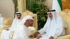 Madaxweynihii geeriyooday Sheikh Khalifa bin Zayed Al Nahyan, iyo madaxweynaha cusub Sheikh Mohammed bin Zayed Al Nahyan. 