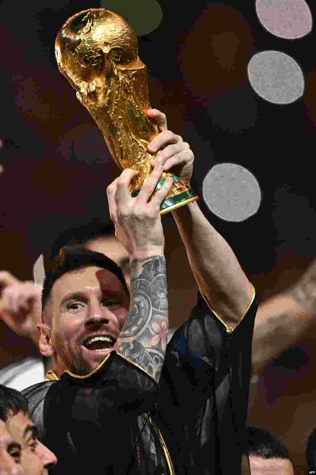 FBL-WC-2022-MATCH64-ARG-FRA-TROPHY