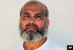 FILE - Gambar tak bertanggal yang diberikan oleh pengacara Saifullah Paracha ini menunjukkan Paracha di pusat penahanan Teluk Guantanamo. (Penasihat Saifullah Paracha via AP)