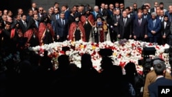 Armenian officials lay flowers at the monument to the victims of mass killings by Ottoman Turks, to commemorate the 103rd anniversary of the genocide in Yerevan, April 24, 2018.