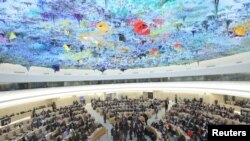 За време на неговиот прв мандат, од 2017 до 2021 година, Трамп го суспендираше и финансирањето на УНРВА, наведувајќи дека е неопходно Палестинците да се согласат да ги продолжат мировните преговори со Израел.