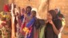 Ces femmes sont mariées à des ex-combattants de Boko Haram qui se sont rendus. D'autres sont toujours dans le groupe djihadiste, Diffa, Niger, le 17 avril 2017 (VOA/Nicolas Pinault)