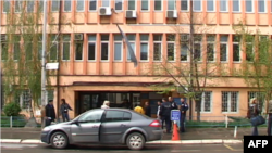 Kosovë: Policia vazhdon përpjekjet për arrestimin e Albin Kurtit