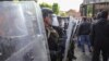 Косовските Срби се собраа да ги преземат општинските згради на северот