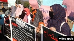 دانشجویان معترض در اسلام آباد از سازمان ملل متحد و دولت پاکستان خواستند تا به آنان کمک کنند که تحصیلات در دانشگاه‌های خصوصی افغانستان را ادامه دهند.