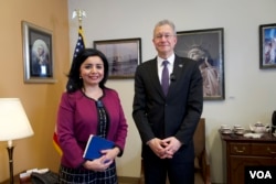 Elchi Daniel Rozenblum AQSning Toshkentdagi elchixonasida "Amerika Ovozi" bilan suhbatda, 25-mart, 2022