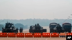 ၂၀၂၁ ခုနှစ် ဖေဖော်ဝါရီ ၂ ရက်နေ့က နေပြည်တော်တွင်တွေ့ရသည့် စစ်ကားတချို့ 