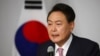 윤석열 한국 대통령 당선인이 10일 기자회견을 하고 있다.